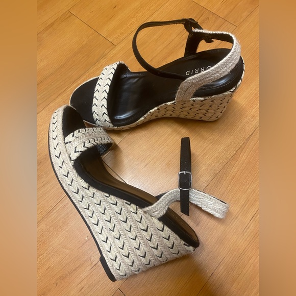 Like new torrid platform wedges size 10 - Picture 10 of 12